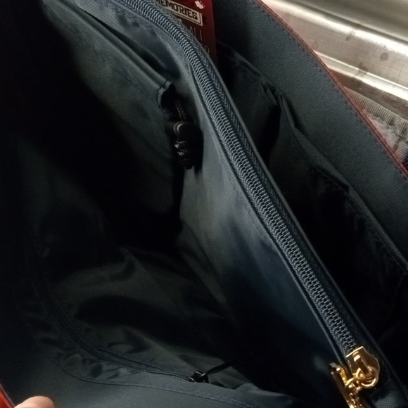 EVA AIR Hello Kitty Sanrio Travel Tote - Picture 6 of 7